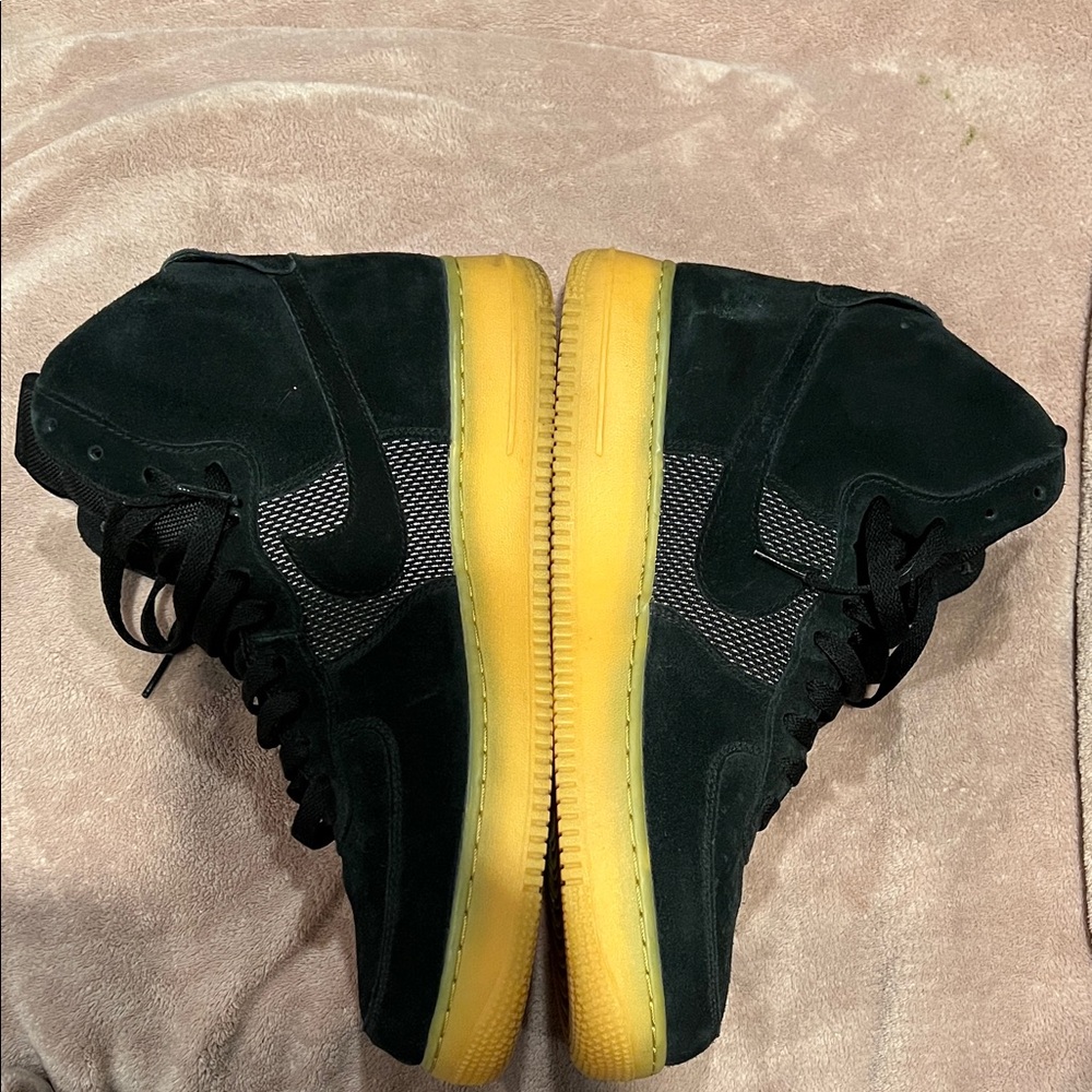 Nike Air Force 1 High ‘07 LV8 Black and Gum Bottom’s Men's Sneakers - Picture 4 of 8